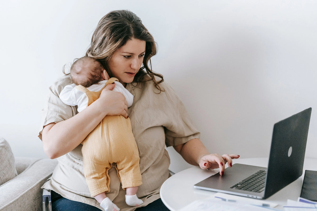 Reprise du travail et allaitement : comment tirer son lait sans douleur ?